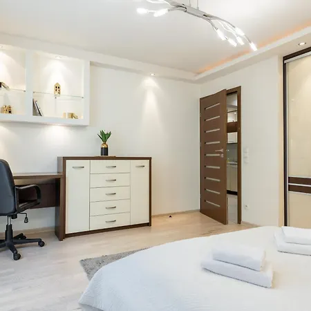 Urban Chic - One Bedroom -luxury - Grzybowska 5 아파트 바르샤바